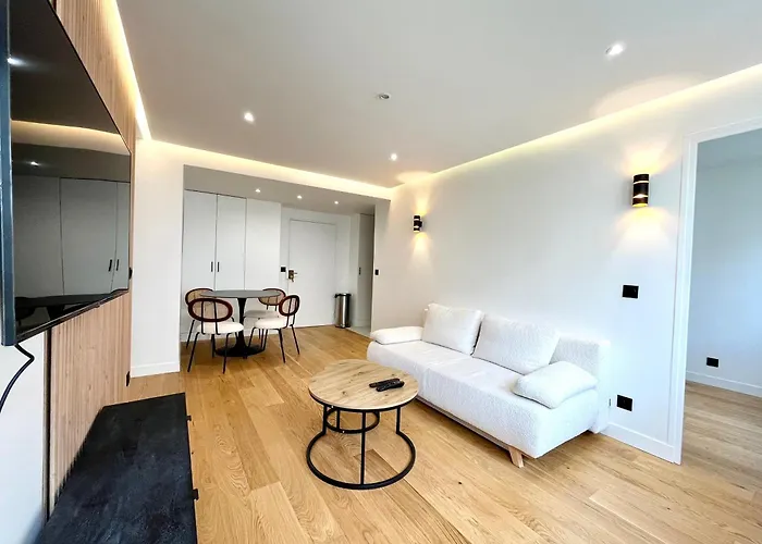 Flat In West Paris, Near Seine